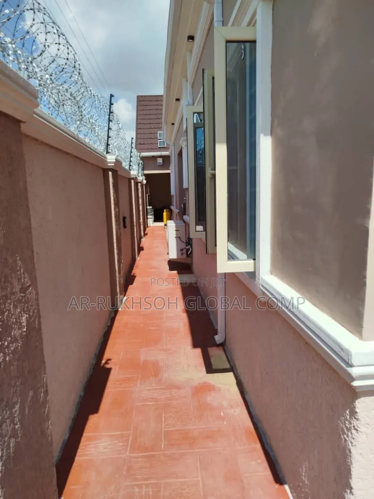 5bdrm Bungalow in Efab, Dape for sale in Dape