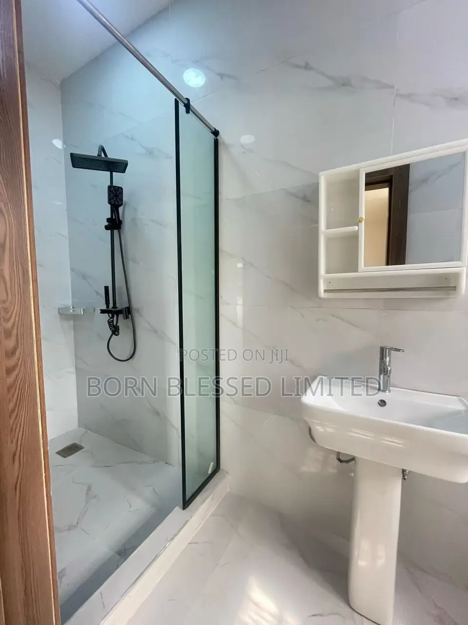4bdrm Townhouse / Terrace in Off Admiralty, Lagos State for rent in Lagos State