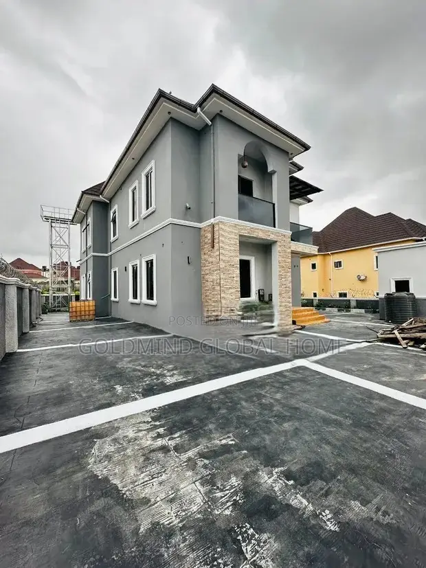 4bdrm Duplex in Lugbe - Abuja for sale in Sabon Lugbe