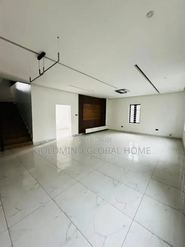 4bdrm Duplex in Lugbe - Abuja for sale in Sabon Lugbe