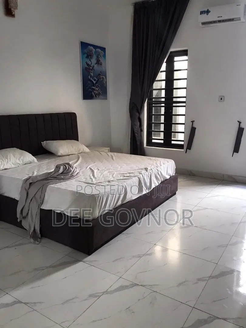 Furnished 3bdrm Townhouse / Terrace in Ikota G R A Estate for rent in Ikota