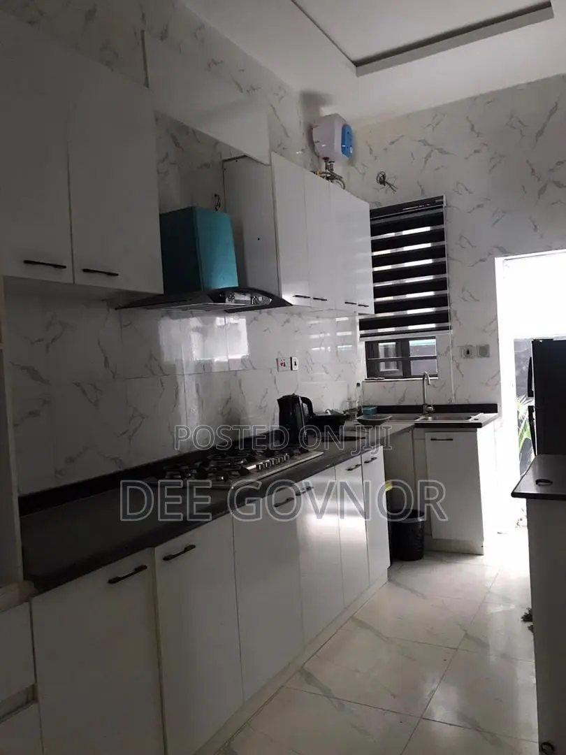 Furnished 3bdrm Townhouse / Terrace in Ikota G R A Estate for rent in Ikota