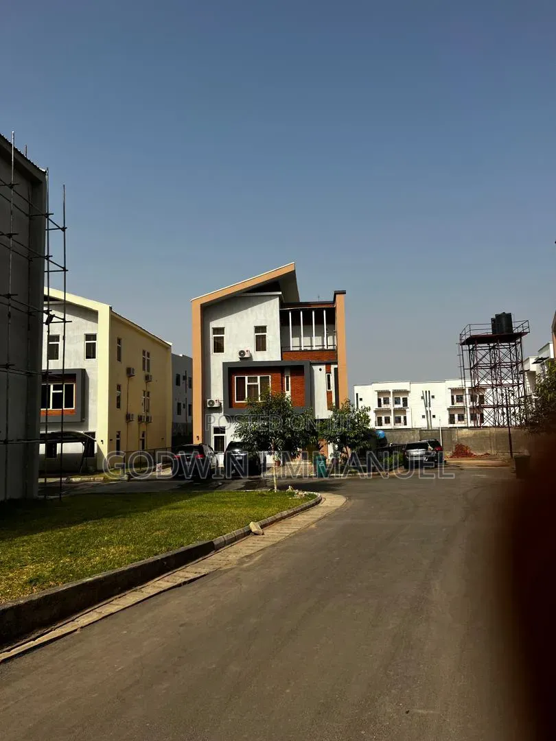 4bdrm Duplex in Urban Shelter, Dawaki for sale in Dawaki