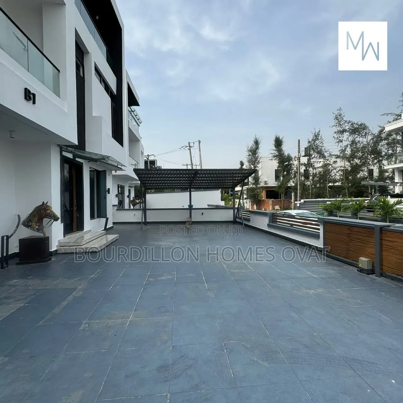 5bdrm Duplex in Megamound Estate for sale in Ilaje / Lekki