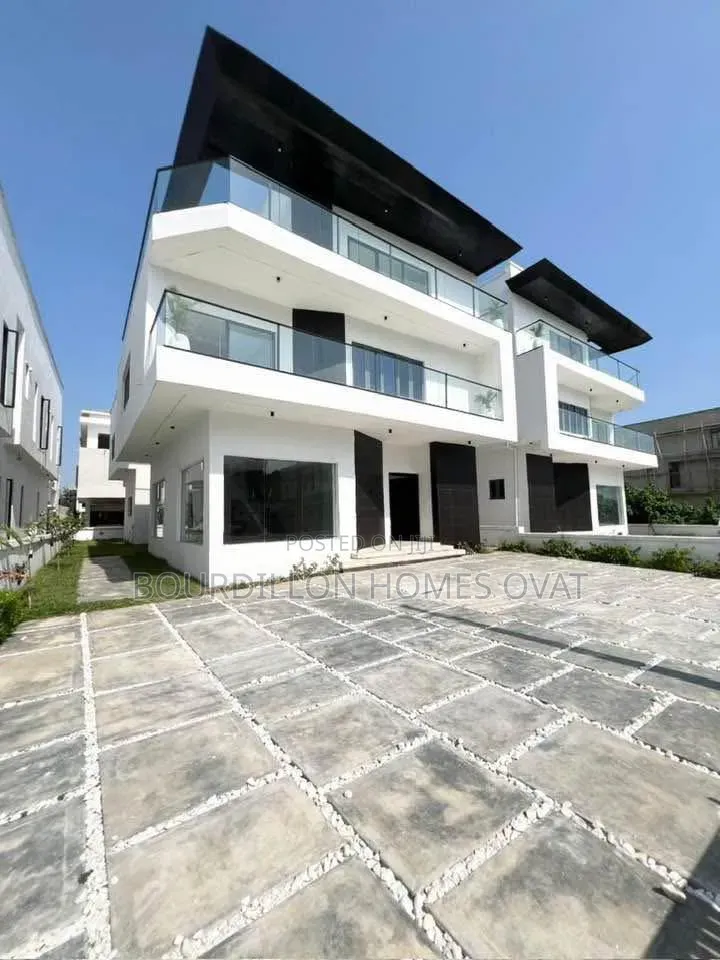 5bdrm Duplex in Megamound Estate for sale in Ilaje / Lekki
