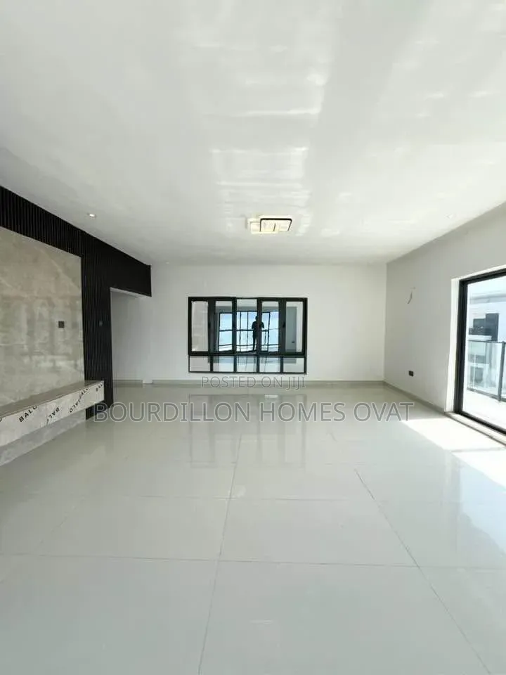 5bdrm Duplex in Megamound Estate for sale in Ilaje / Lekki