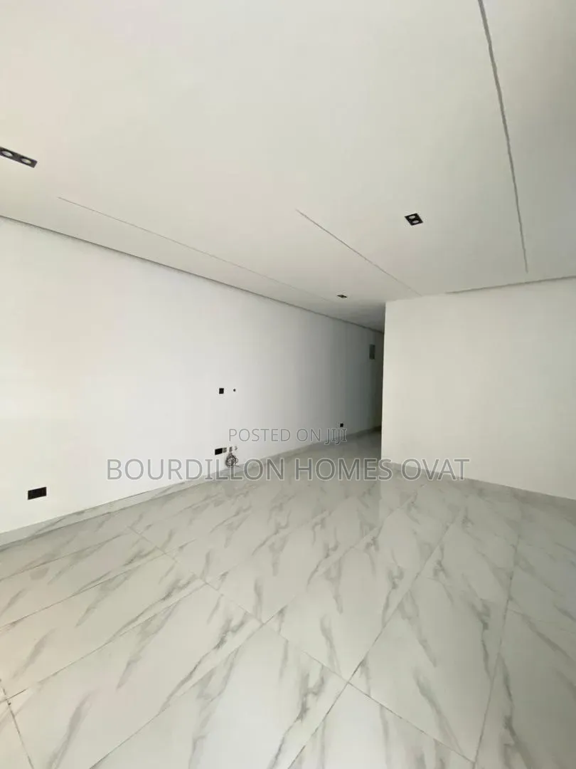 1bdrm Apartment in Ologolo Lekki Lagos for sale in Ologolo