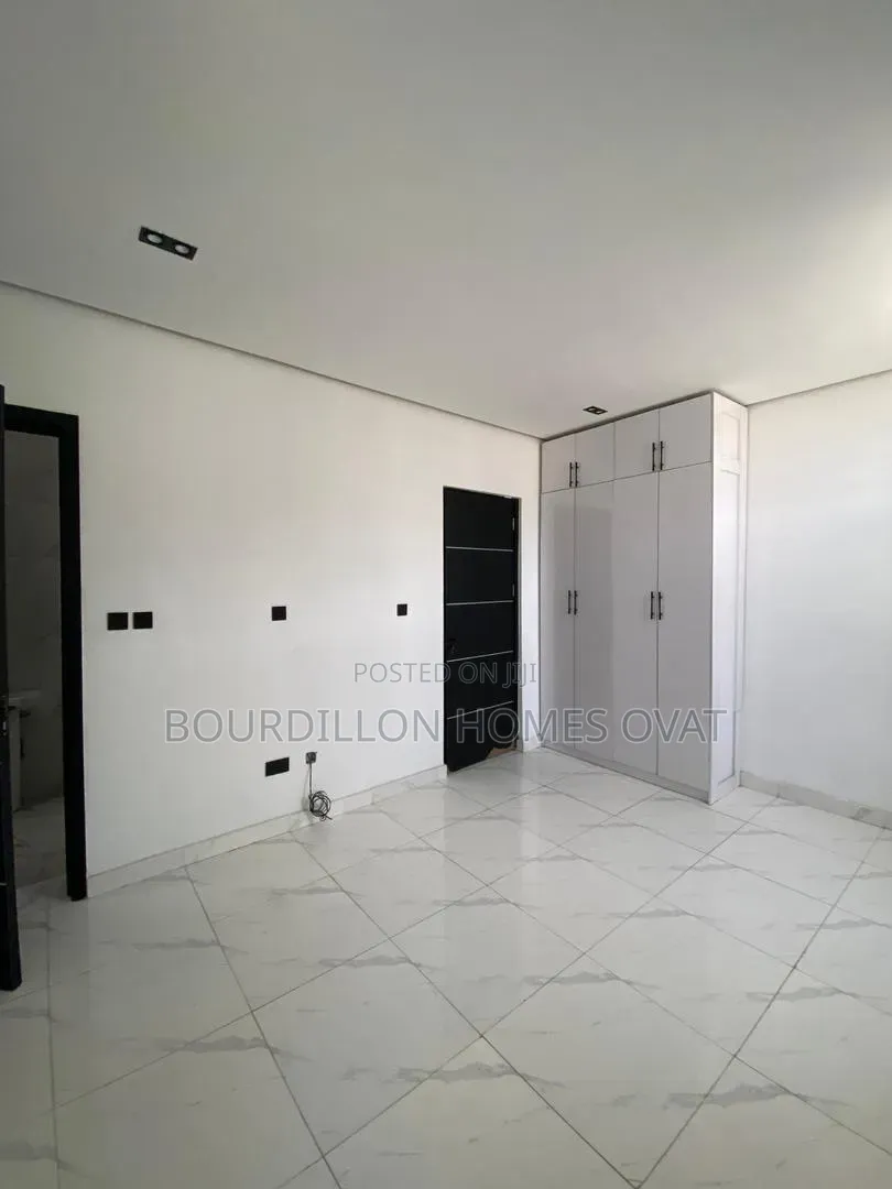 1bdrm Apartment in Ologolo Lekki Lagos for sale in Ologolo