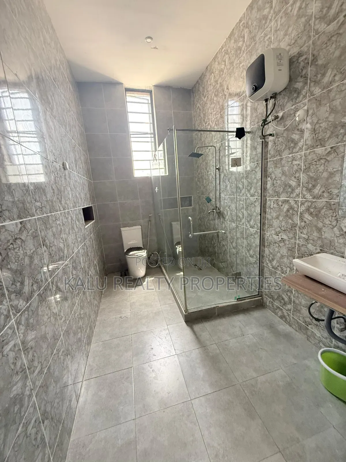 5bdrm Duplex in Ikota for rent in Ikota
