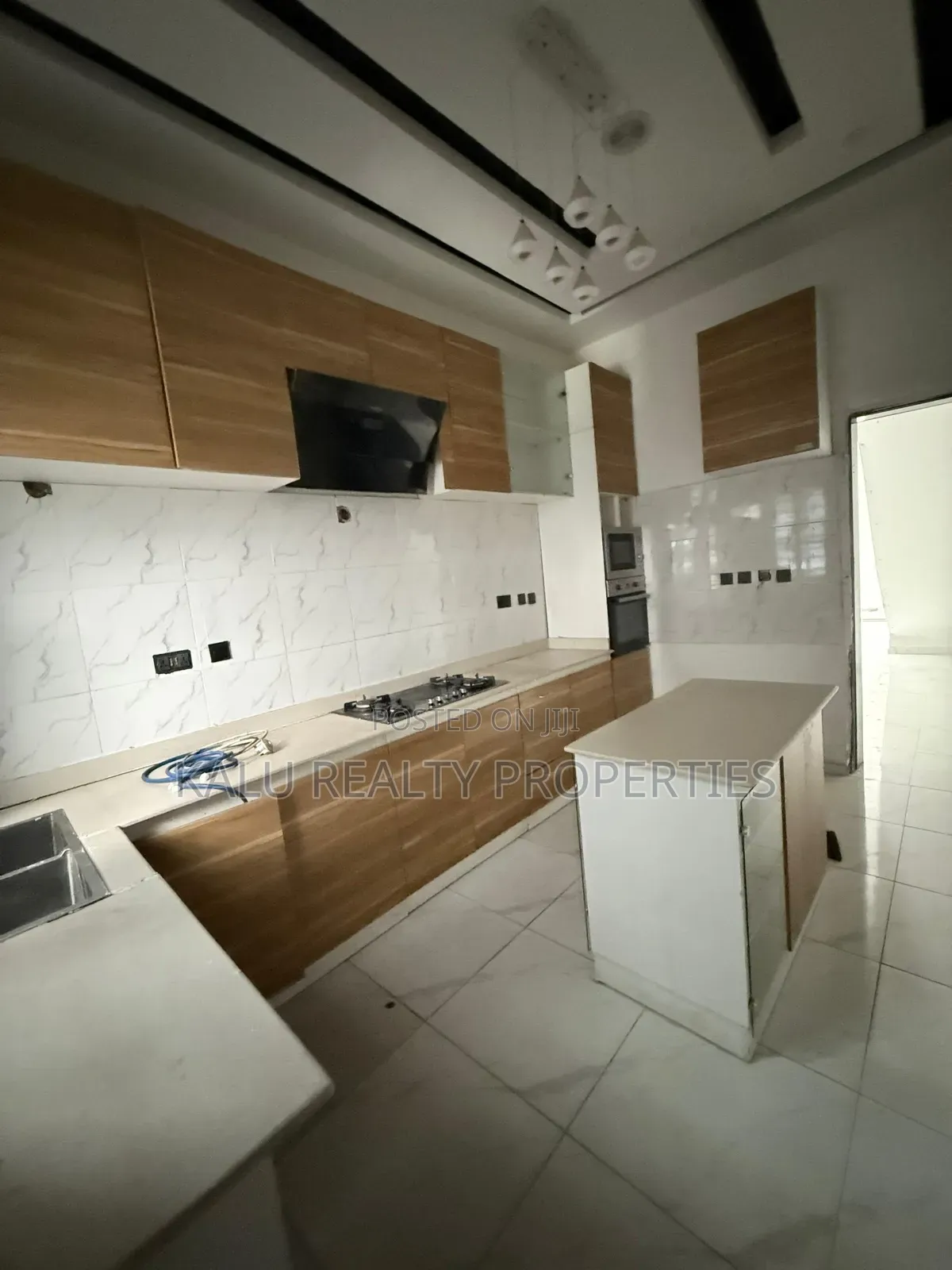 5bdrm Duplex in Ikota for rent in Ikota