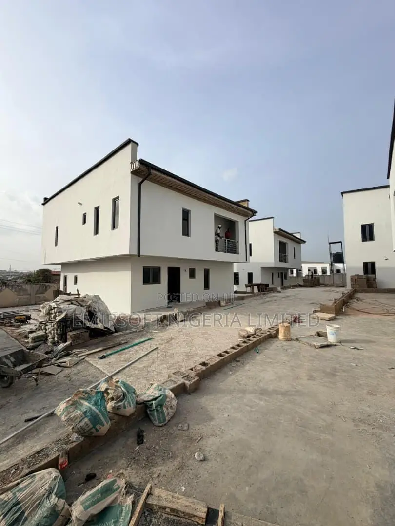 4bdrm Duplex in Basorun for sale in Basorun