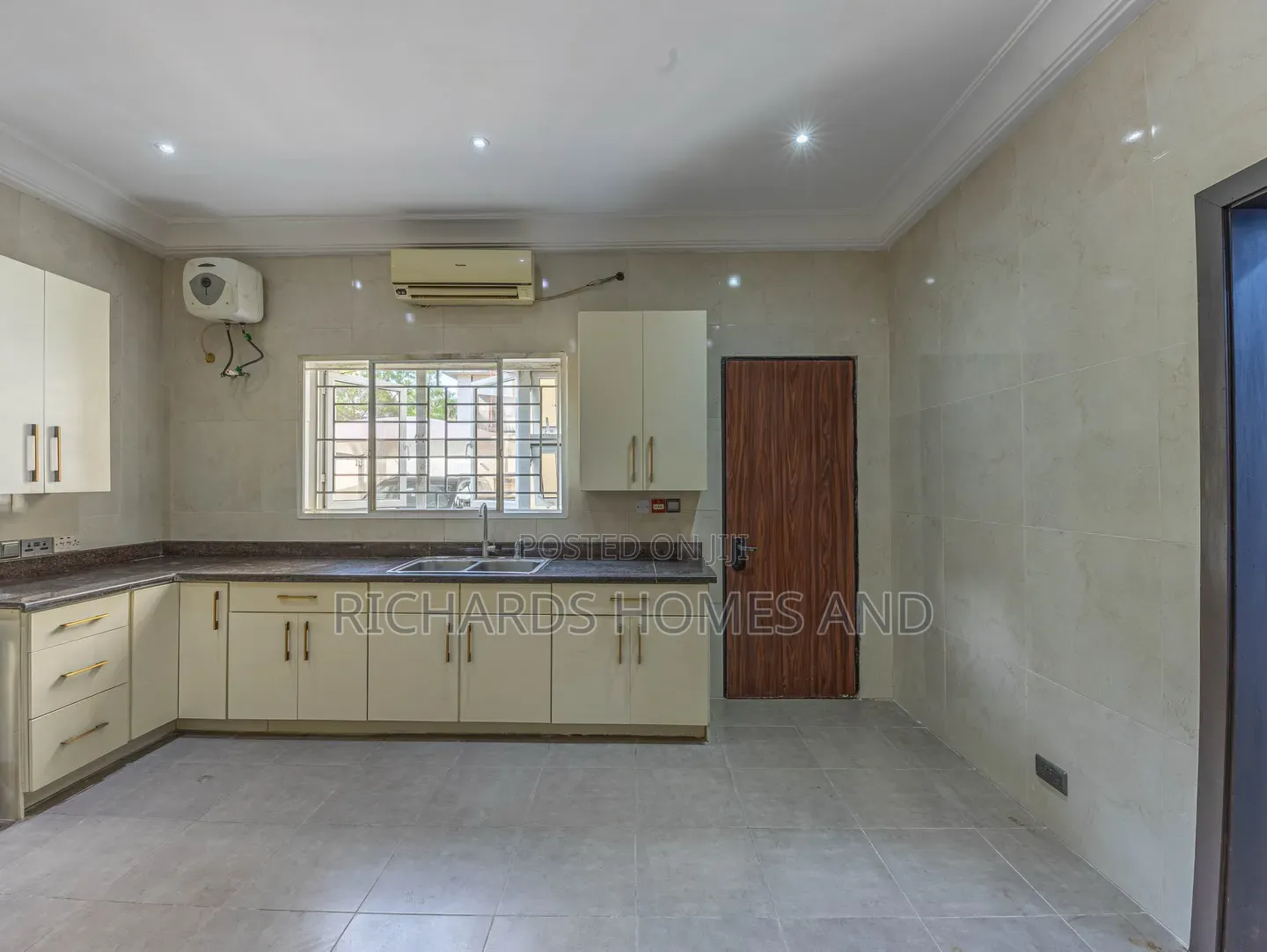 2bdrm Apartment in Banana Island for rent in Banana Island
