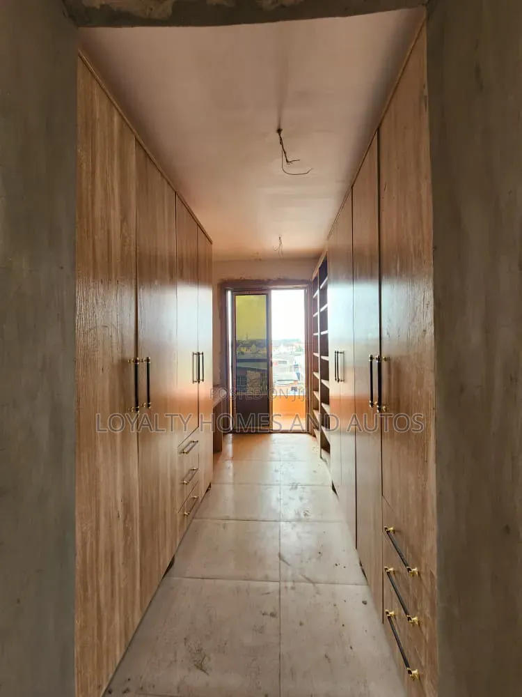 4bdrm Duplex in Mende for sale in Mende
