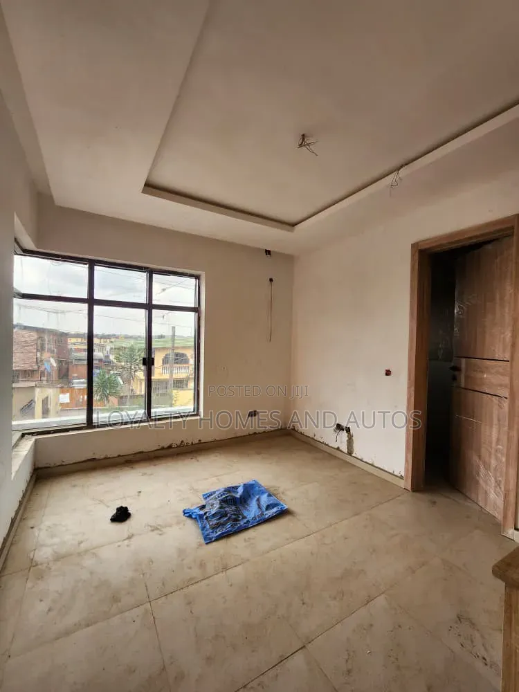 4bdrm Duplex in Mende for sale in Mende