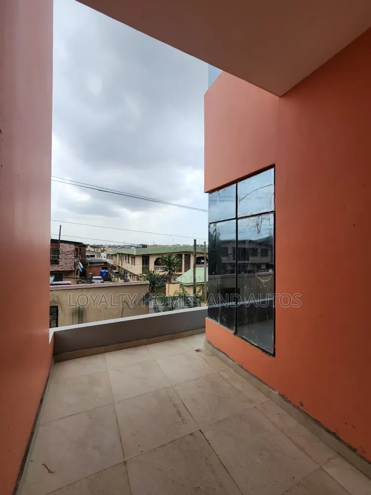 4bdrm Duplex in Mende for sale in Mende