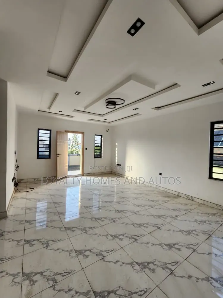 4bdrm Duplex in Millenuim/UPS for sale in Millenuim/UPS