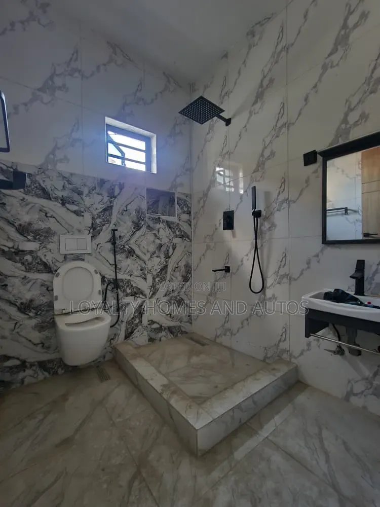 4bdrm Duplex in Millenuim/UPS for sale in Millenuim/UPS