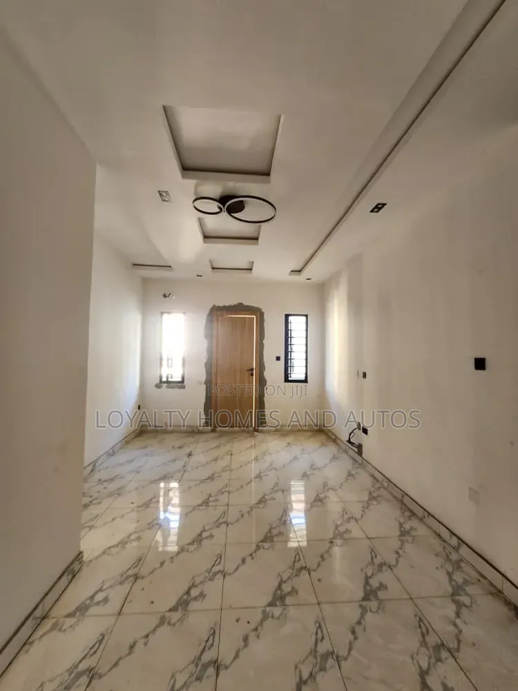 4bdrm Duplex in Millenuim/UPS for sale in Millenuim/UPS