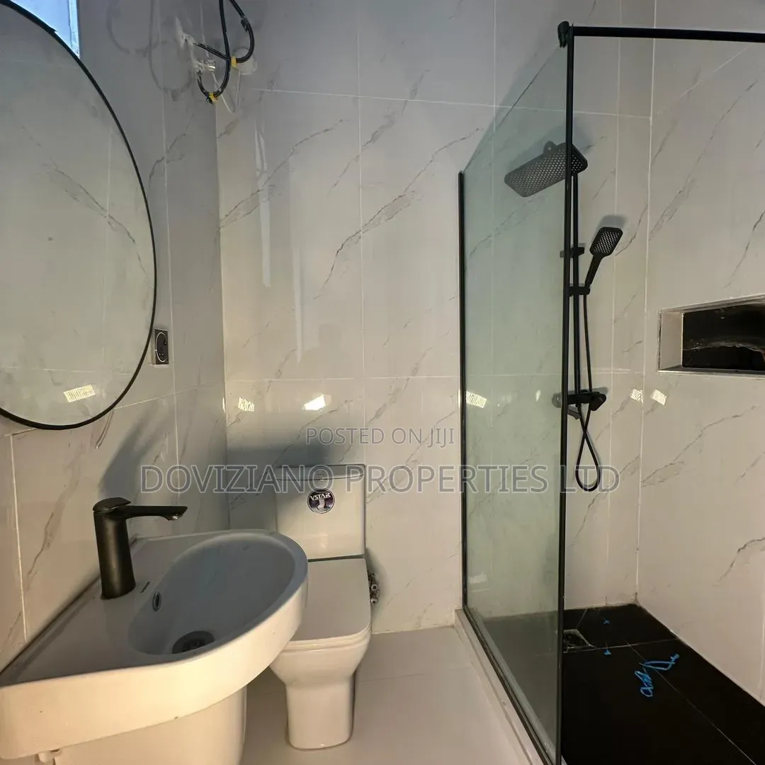 4bdrm Duplex in Chevron for sale in Chevron