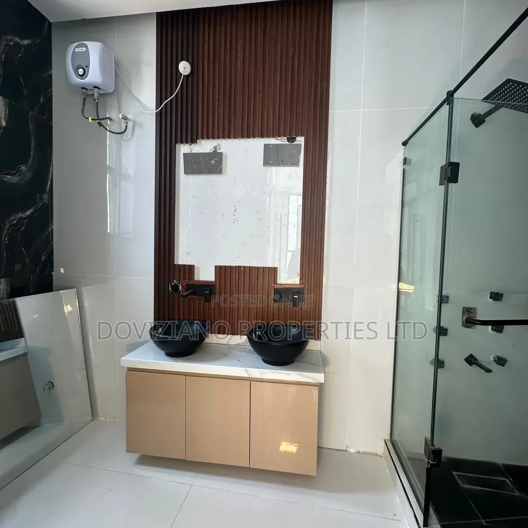 4bdrm Duplex in Chevron for sale in Chevron