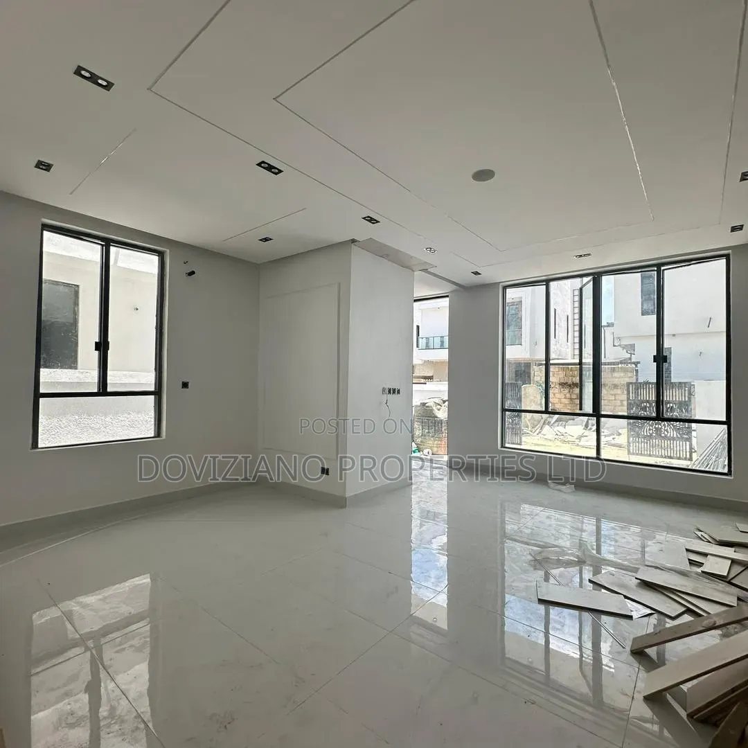4bdrm Duplex in Chevron for sale in Chevron