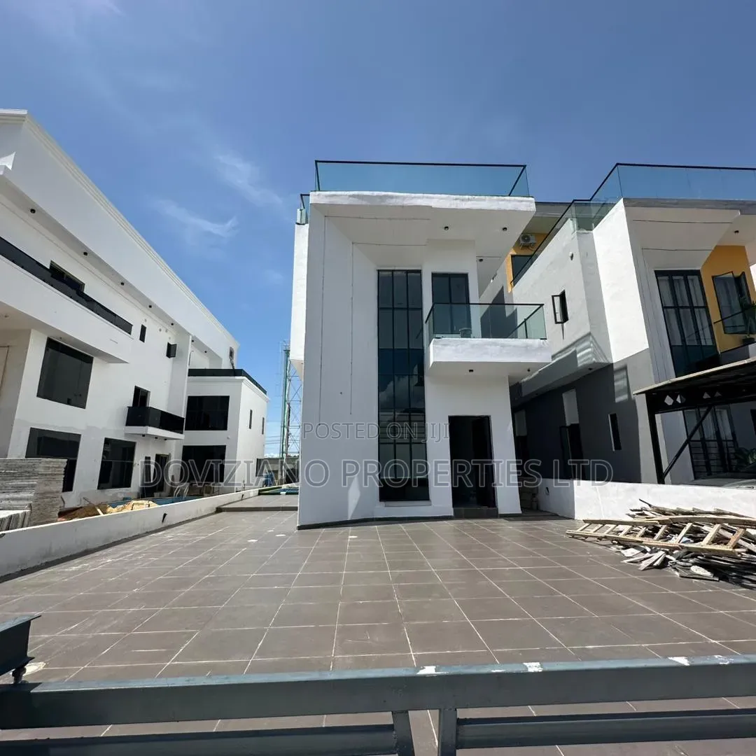5bdrm Duplex in Ikota for sale in Ikota