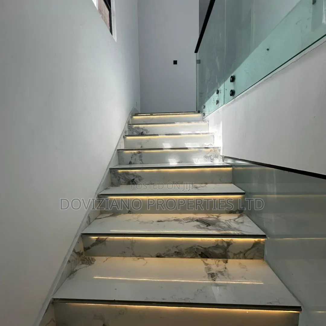 5bdrm Duplex in Ikota for sale in Ikota