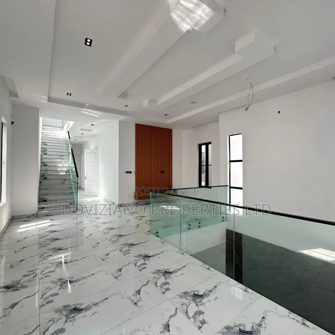 5bdrm Duplex in Ikota for sale in Ikota