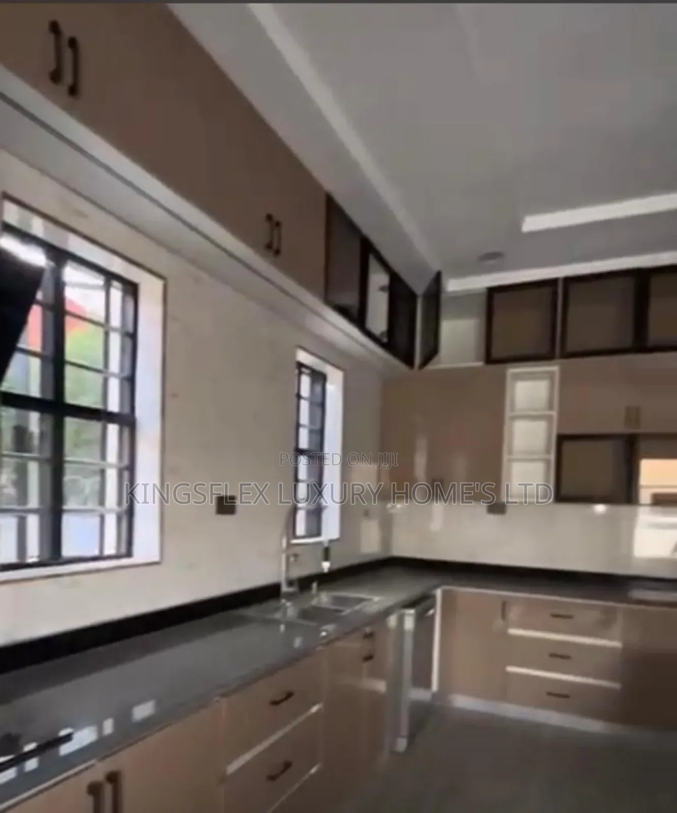 5bdrm Duplex in Prince And Princess, Kaura for sale in Kaura