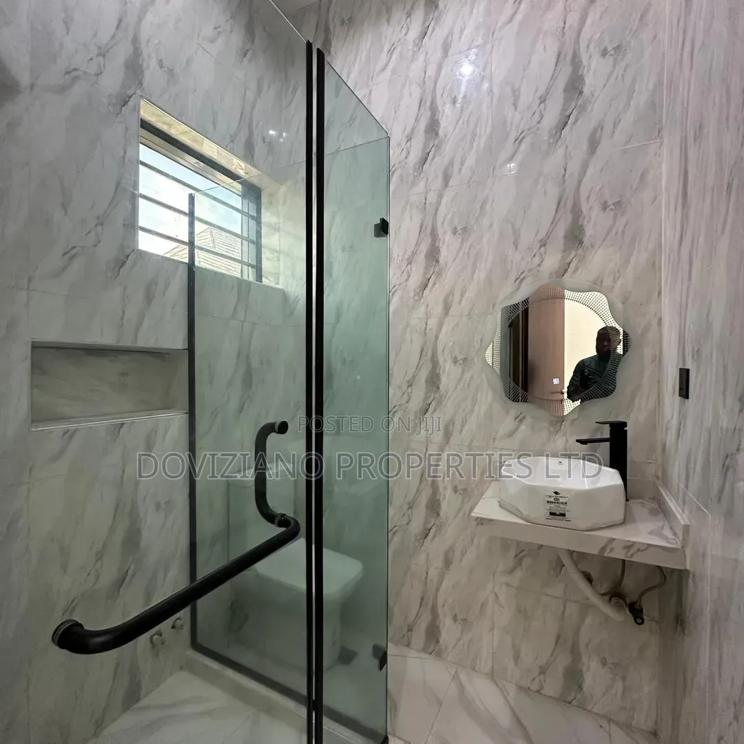 4bdrm Duplex in Osapa london for sale in Osapa london