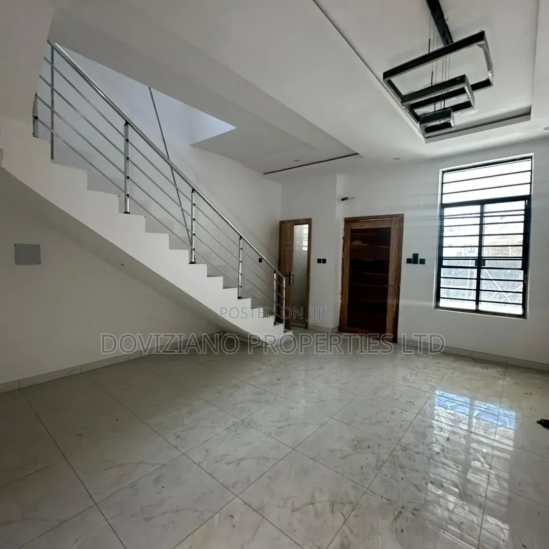4bdrm Duplex in Chevron for sale in Chevron