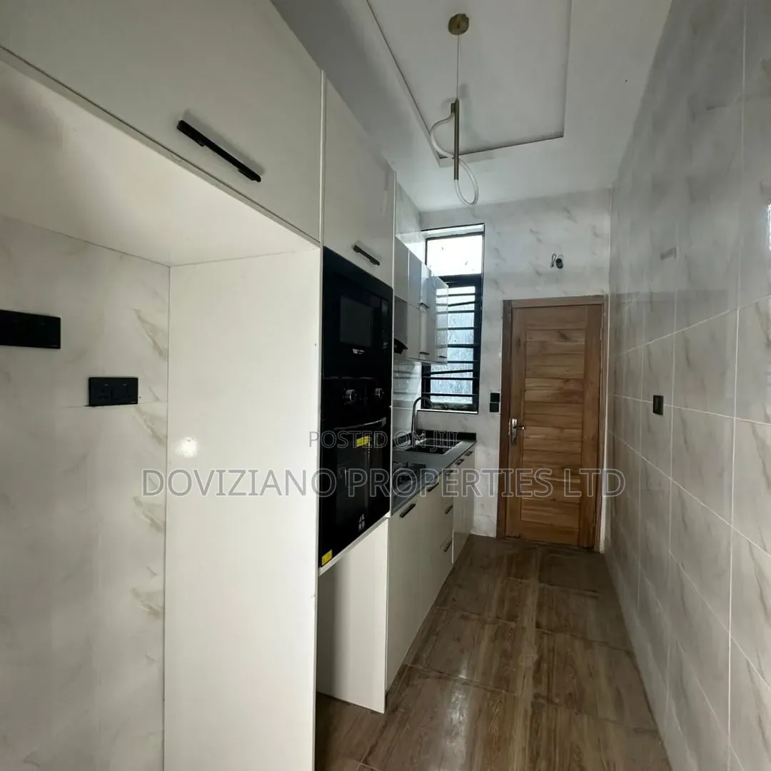 4bdrm Duplex in Chevron for sale in Chevron
