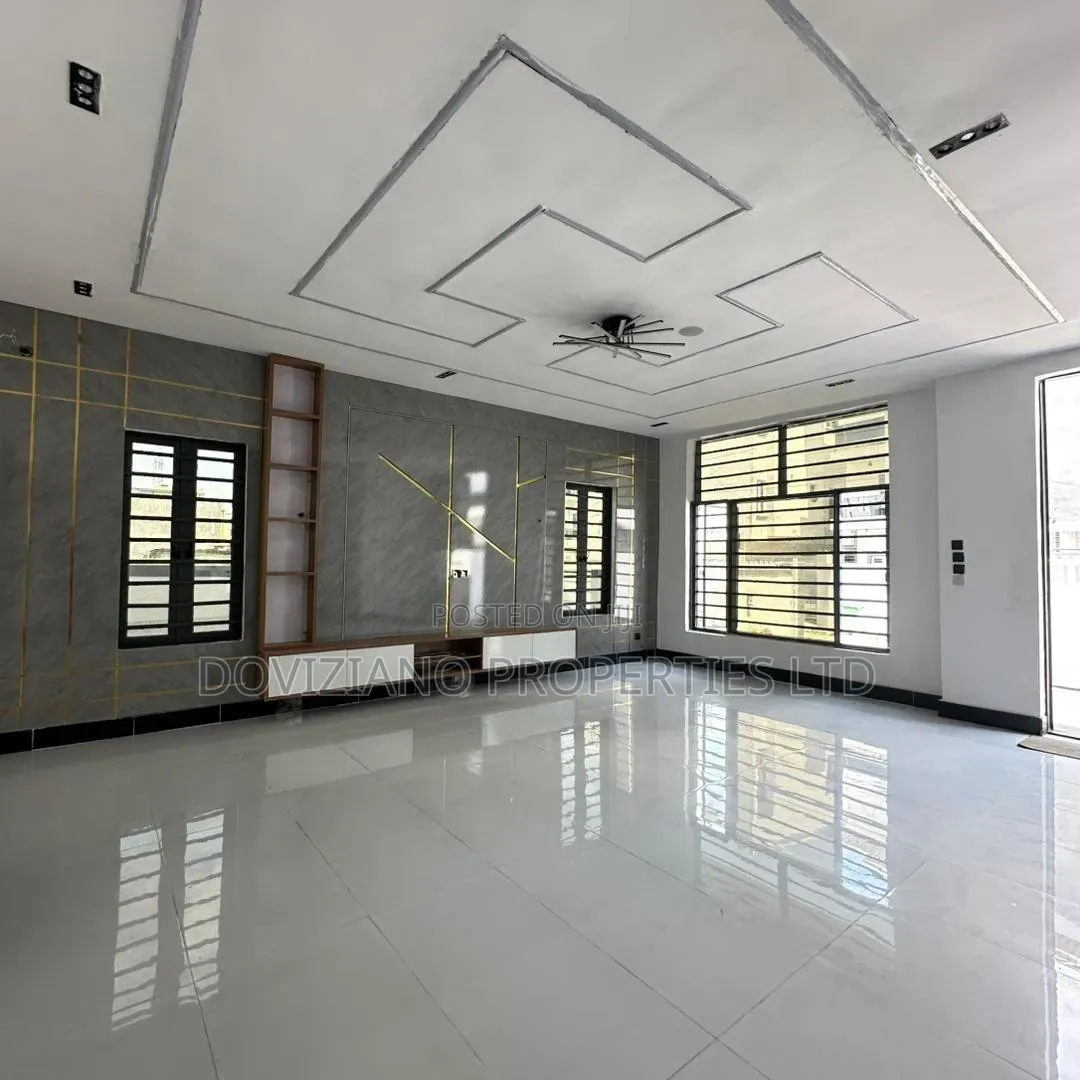5bdrm Duplex in Ologolo for sale in Ologolo