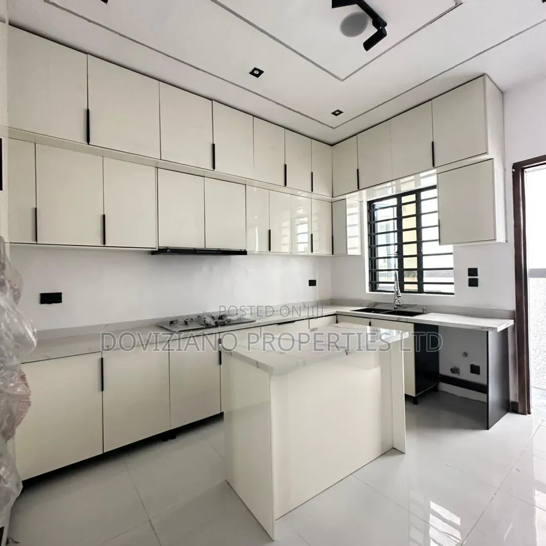 5bdrm Duplex in Ologolo for sale in Ologolo