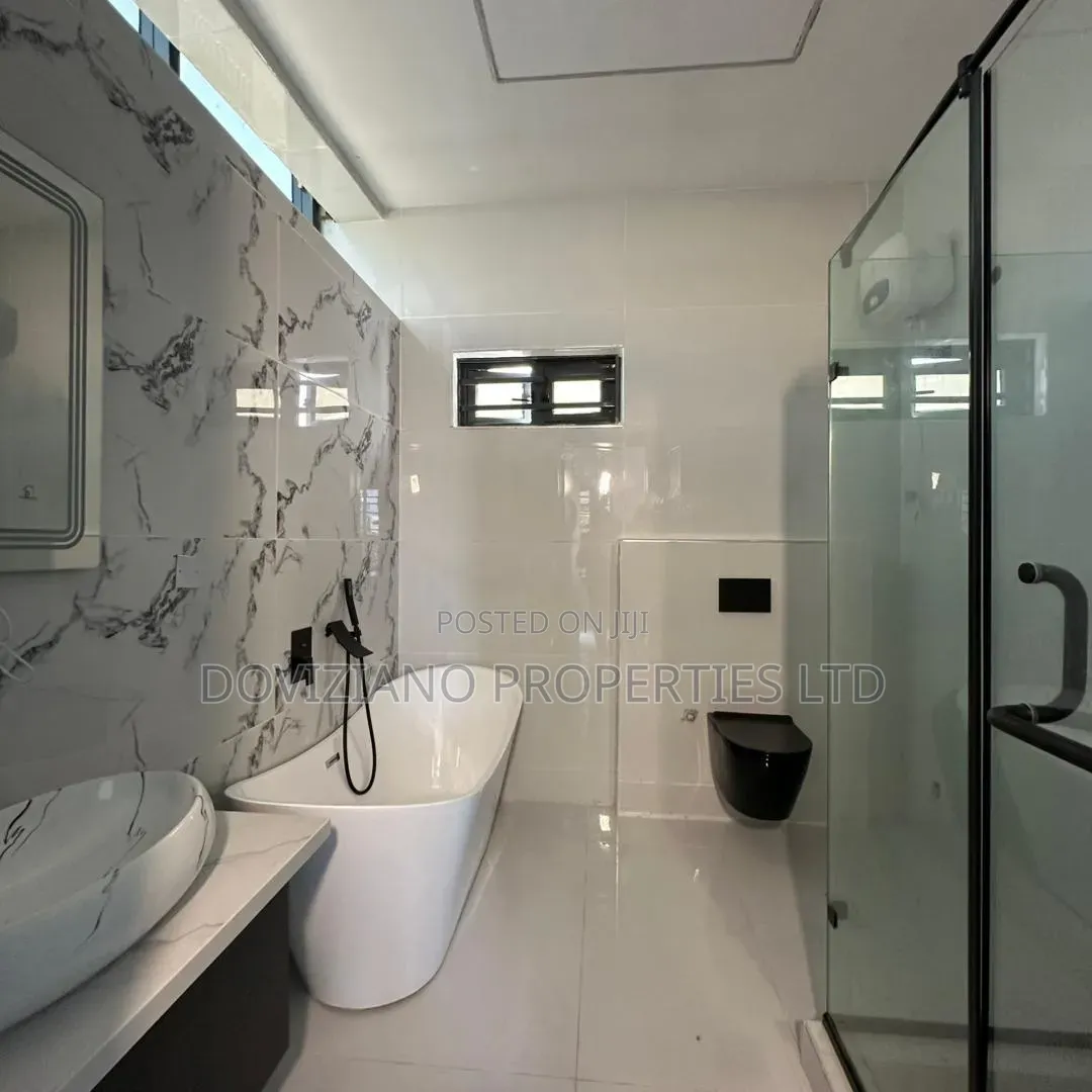 5bdrm Duplex in Ologolo for sale in Ologolo