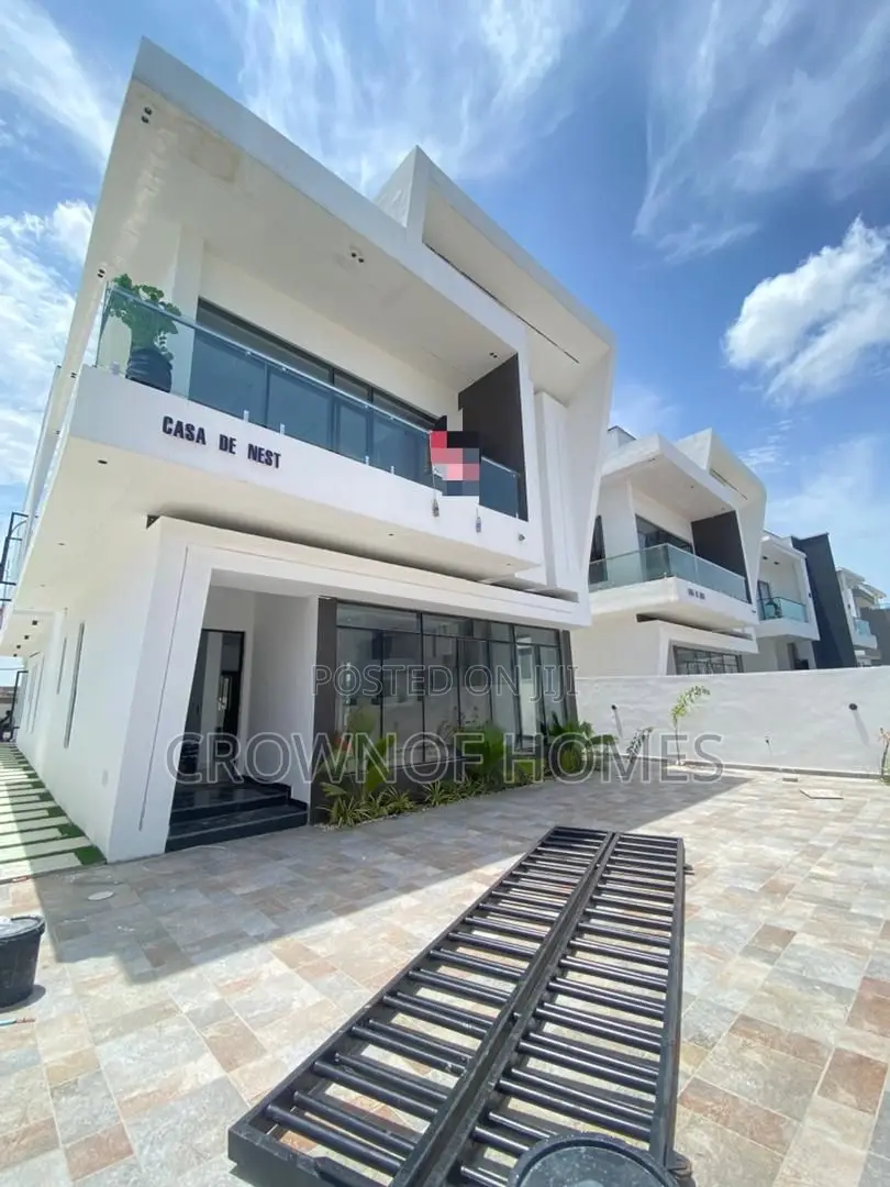 5bdrm Duplex in Ikota for sale in Ikota