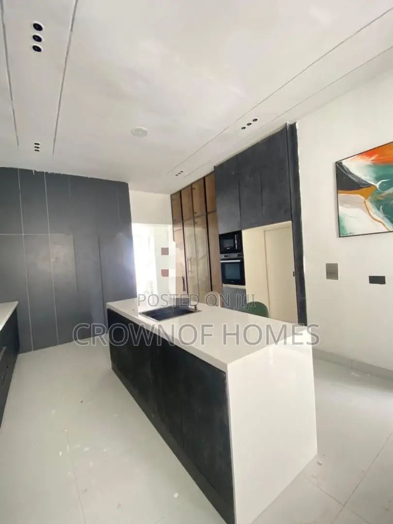 5bdrm Duplex in Ikota for sale in Ikota