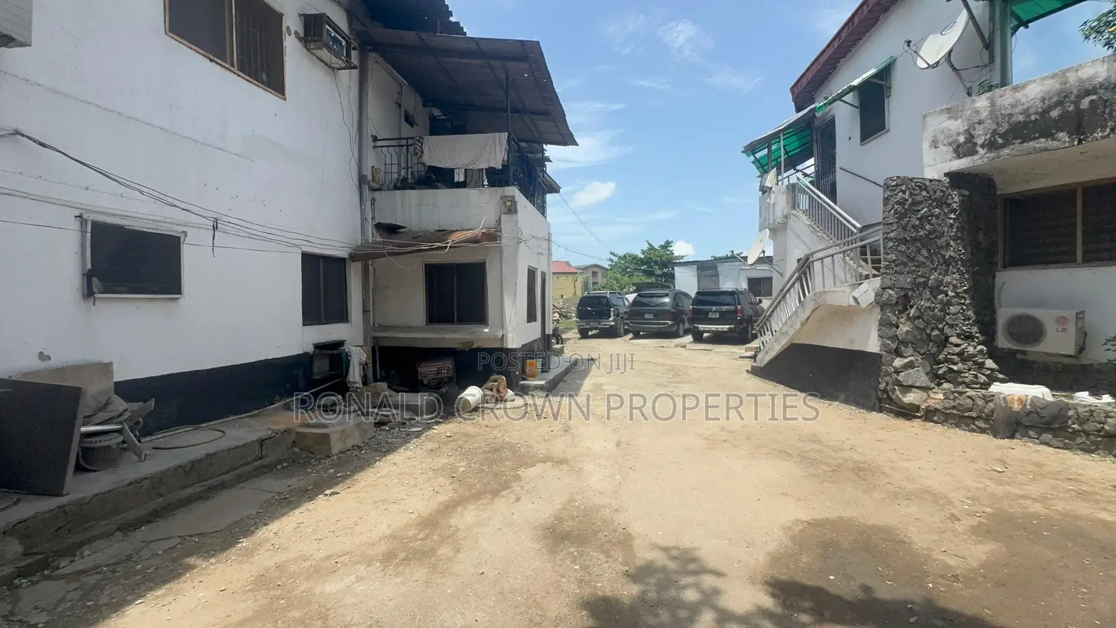 Land Measuring 1400sqm With Demolishable Structure at Yaba in Adekunle