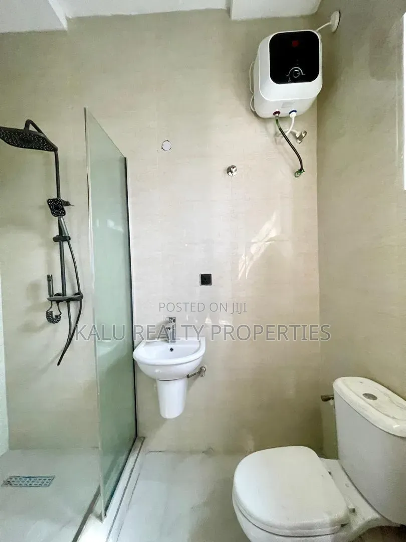 4bdrm Duplex in Ologolo for sale in Ologolo