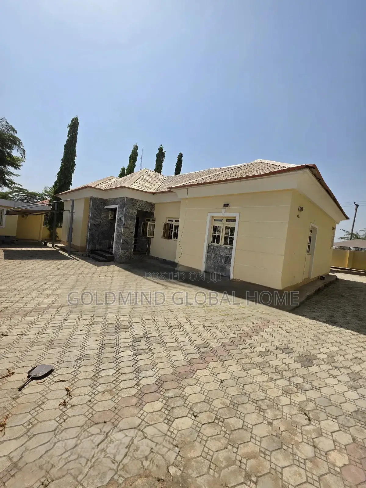 3bdrm Bungalow in Lugbe District. for sale in Sabon Lugbe