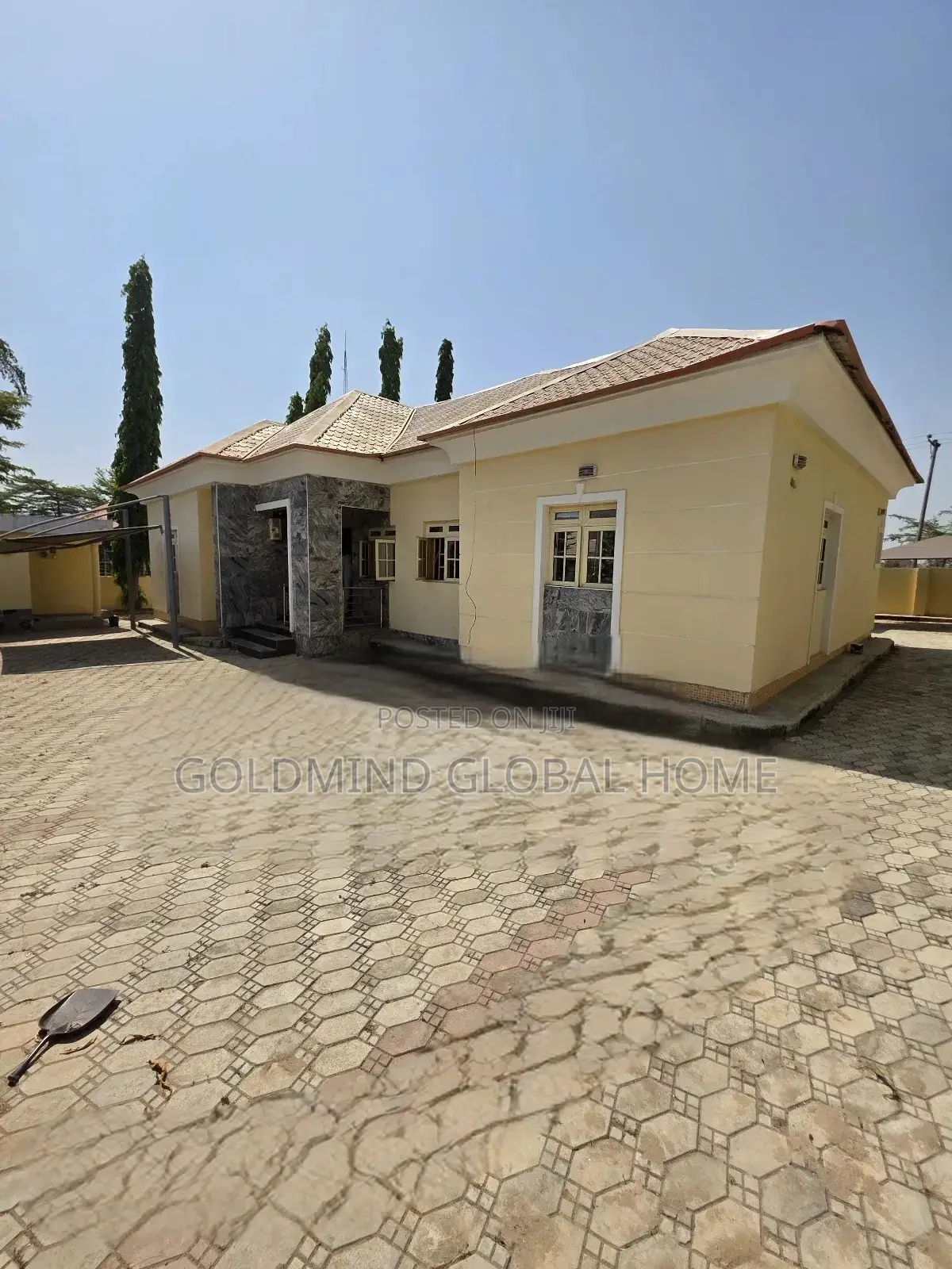 3bdrm Bungalow in Lugbe District. for sale in Sabon Lugbe