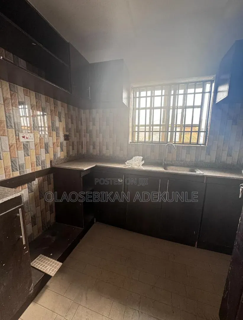 2bdrm Block of Flats in Akobo Estate for rent in Akobo