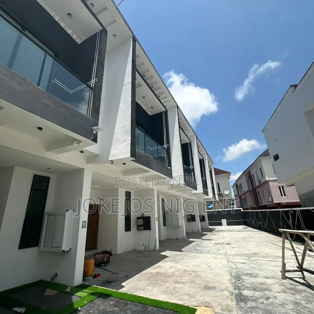 4bdrm Townhouse/Terrace in Ikota, Chevron for sale in Chevron
