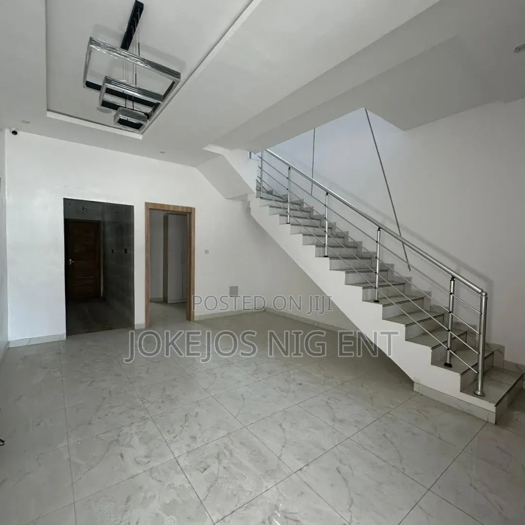4bdrm Townhouse/Terrace in Ikota, Chevron for sale in Chevron
