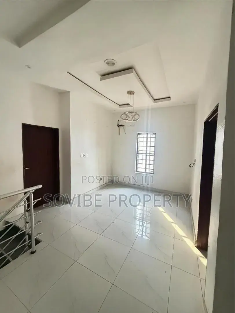 Furnished 4bdrm Duplex in Chevron for rent in Chevron