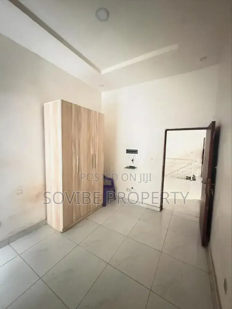 Furnished 4bdrm Duplex in Chevron for rent in Chevron