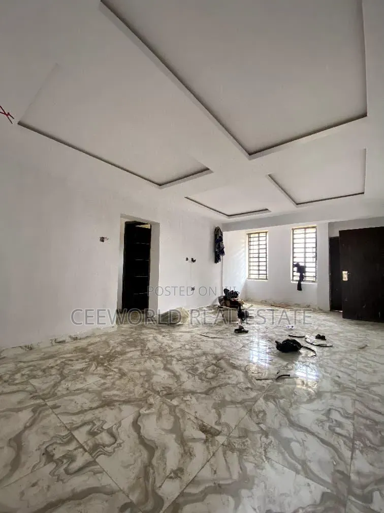 3bdrm Apartment in Oluyole Main Estate for rent in Oluyole Estate