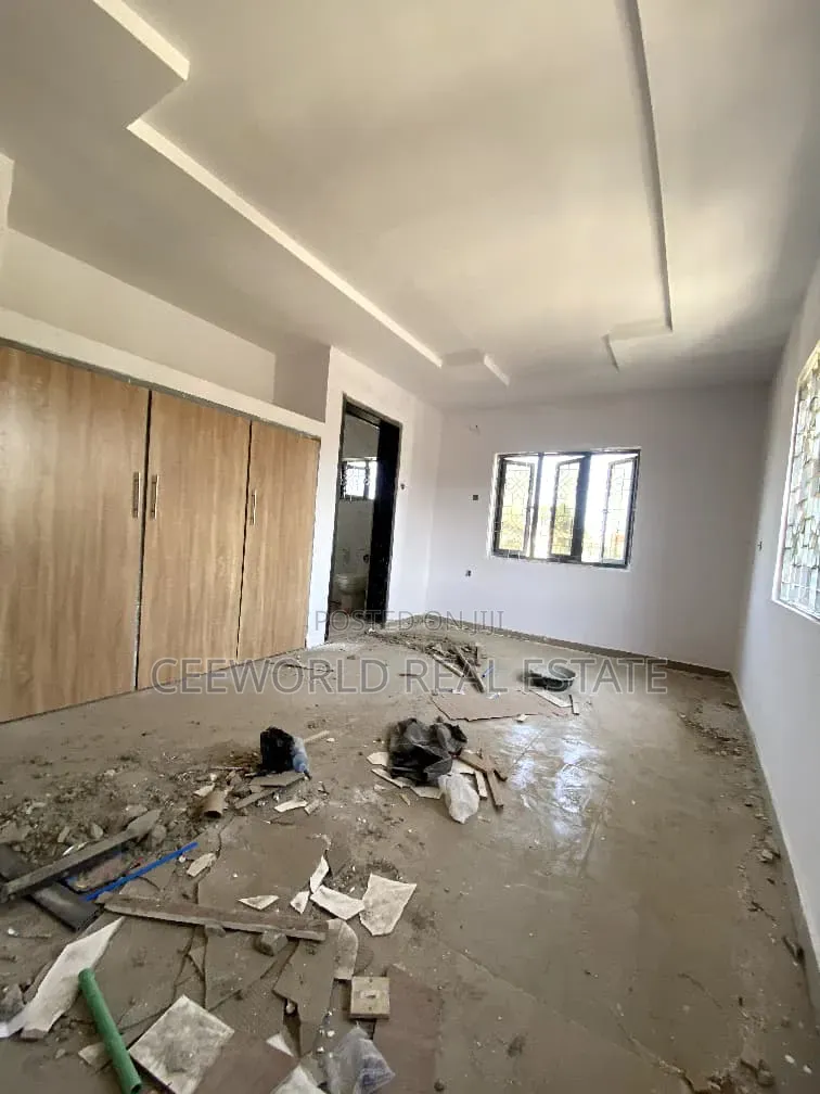 3bdrm Apartment in Oluyole Main Estate for rent in Oluyole Estate