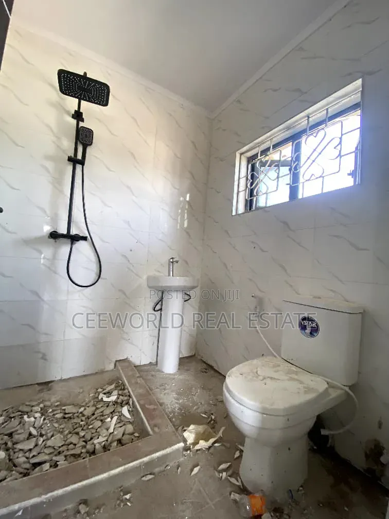 3bdrm Apartment in Oluyole Main Estate for rent in Oluyole Estate