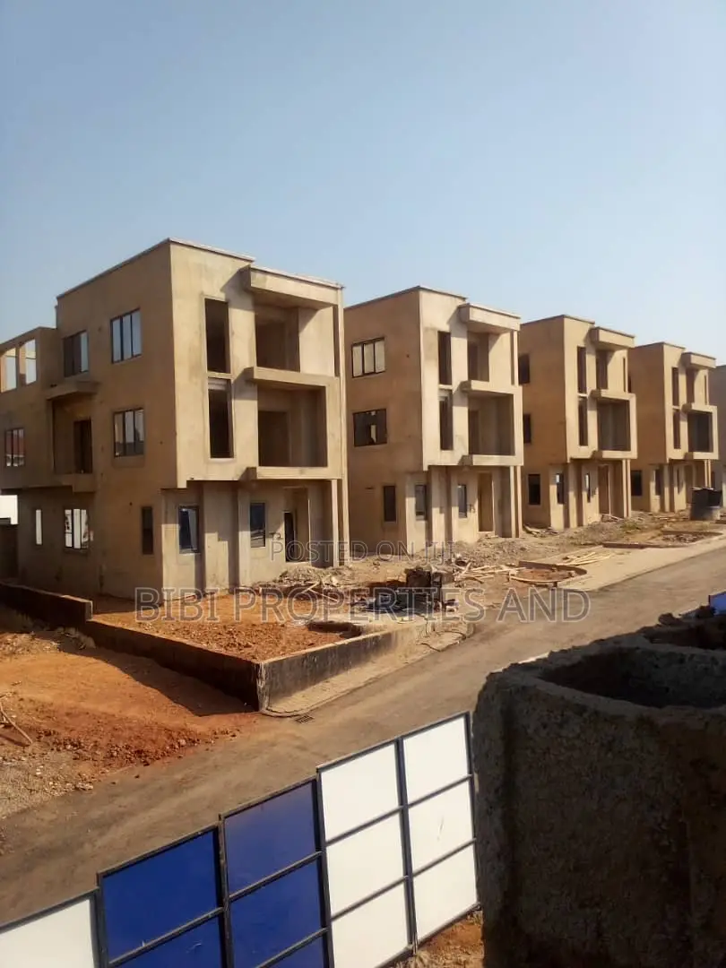 4bdrm Duplex in Gwarinpa for sale in Gwarinpa